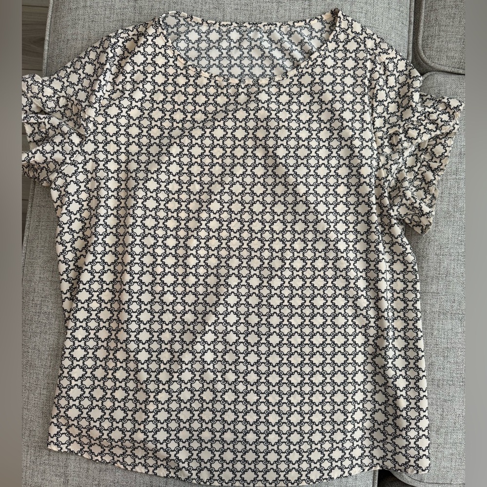 SHEIN Black and cream colored Blouse with Pretty Pattern. Ruffle at sleeves